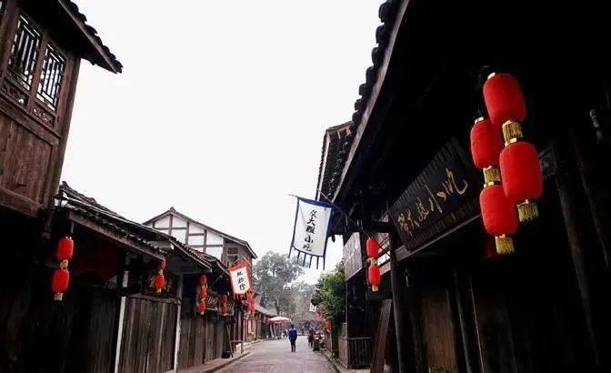 离开男朋友了他又去和别的女人见面了，他也不理我？
